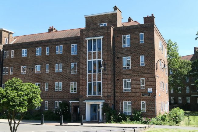 24 Markham House, Bowen Drive, West Dulwich, London SE21 8QQ
 7