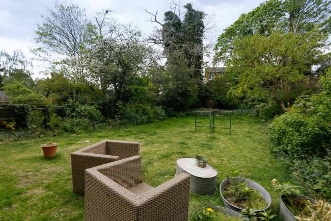 Flat 2, 24 Court Yard, Eltham, London, SE9 5PZ
 8