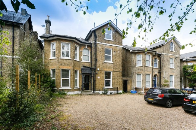 Flat 2, 24 Court Yard, Eltham, London, SE9 5PZ
 8