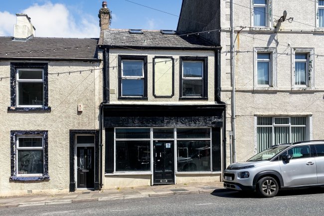 75a High Street ,Cleator Moor, Cumbria CA25 5BL
 8