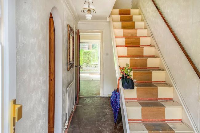 17 Plough Lane Close, Wallington, Surrey SM6 8JN
 8