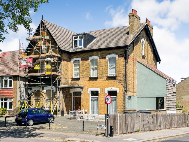 Flat 6, 201 Woodside Green, London, SE25 5EN
 1