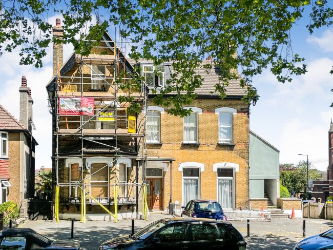 Flat 6, 201 Woodside Green, London, SE25 5EN
 1