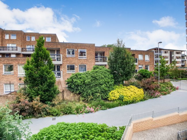 92 Rainhill Way, Bow Bridge, Bow London E3 3JD
 3