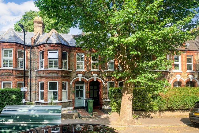 116 Edward Road, Walthamstow, London E17 6NX
 3