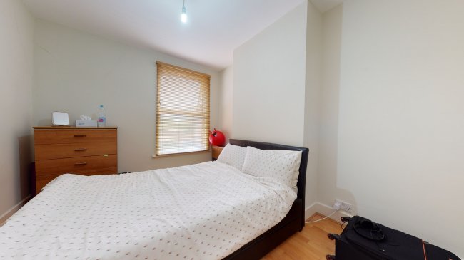 118B Erskine Road, Walthamstow, London E17 6SA
 3