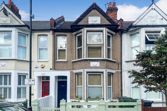 118B Erskine Road, Walthamstow, London E17 6SA
 3