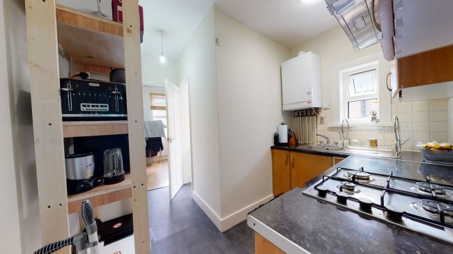 118B Erskine Road, Walthamstow, London E17 6SA
 3