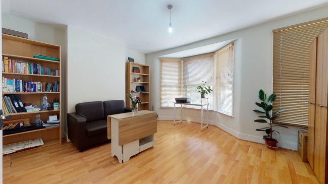 118B Erskine Road, Walthamstow, London E17 6SA
 3