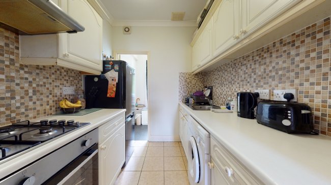 Flat C, 200 Vicarage Road, London E10 5DX
 1