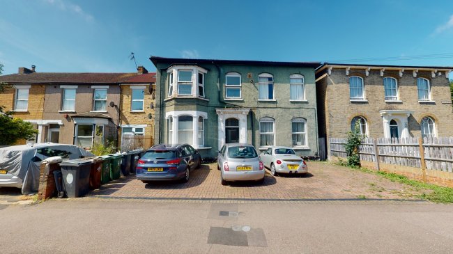 Flat D, 200 Vicarage Road, London E10 5DX
 2