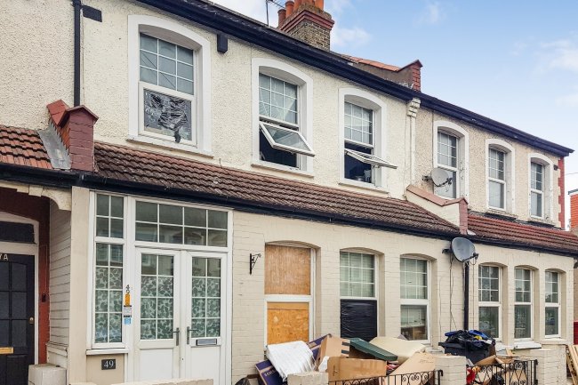 49 Colliers Water Lane, Thornton Heath, Surrey CR7 7LE
 7