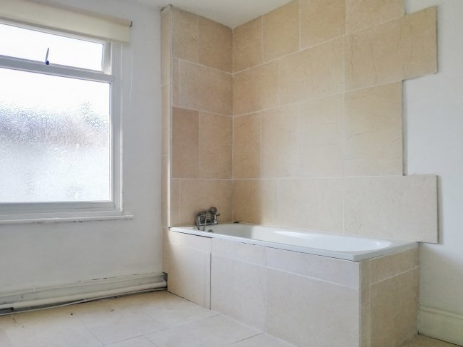 57 Dover Road, Folkestone, Kent, CT20 1JZ
 1