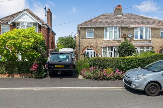 34 Windsor Crescent, Frome, Somerset BA11 2EA
 8