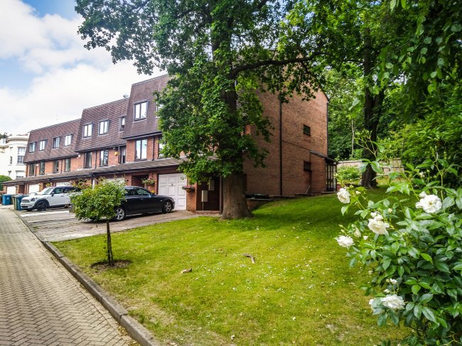 30 Harrow Fields Gardens, Harrow, Middlesex HA1 3SN 8