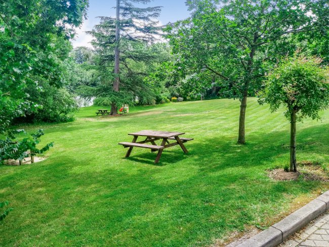 4 Page Court, Mill Hill, London NW7 2DY
 7