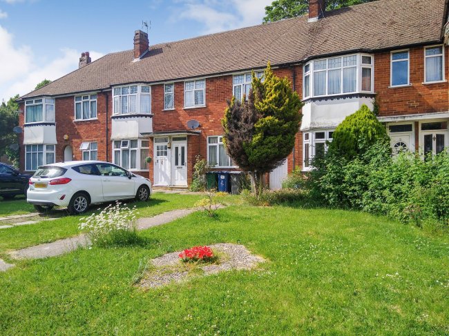 4 Page Court, Mill Hill, London NW7 2DY
 7