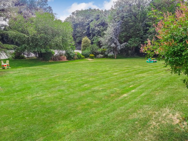 4 Page Court, Mill Hill, London NW7 2DY
 7