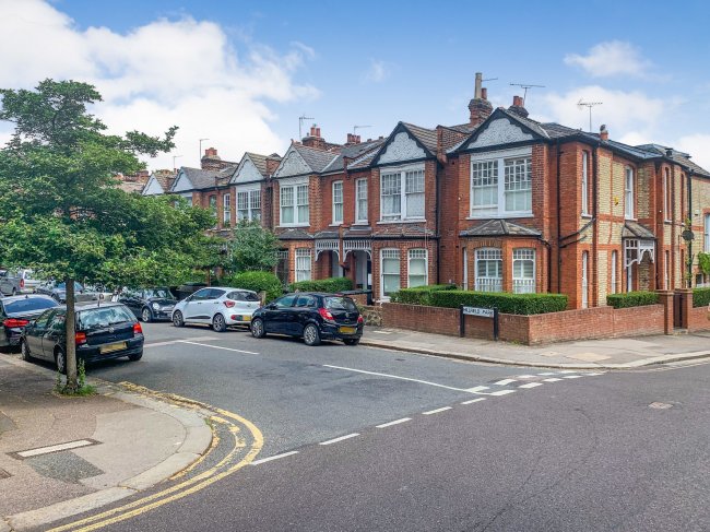 71 Hillfield Park, Muswell Hill, London N10 3QU
 7
