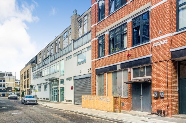 1 Amabel House, Islington, London N1 6DL
 2