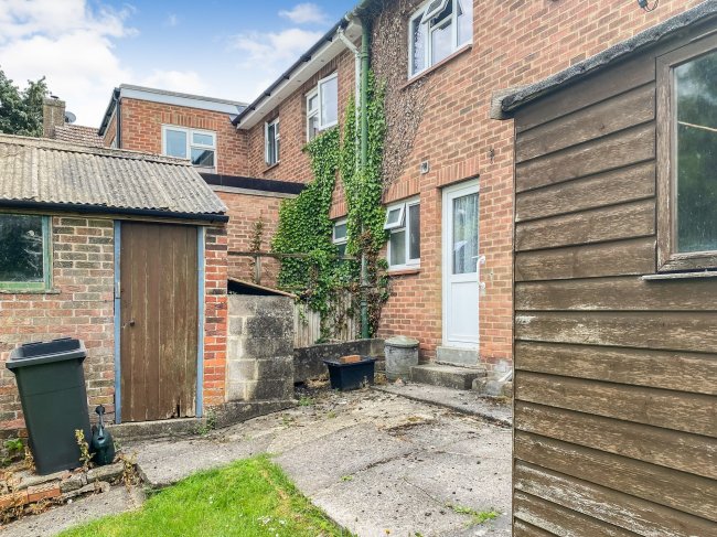 48 Weymouth Street, Warminster, Wiltshire BA12 9NT
 5