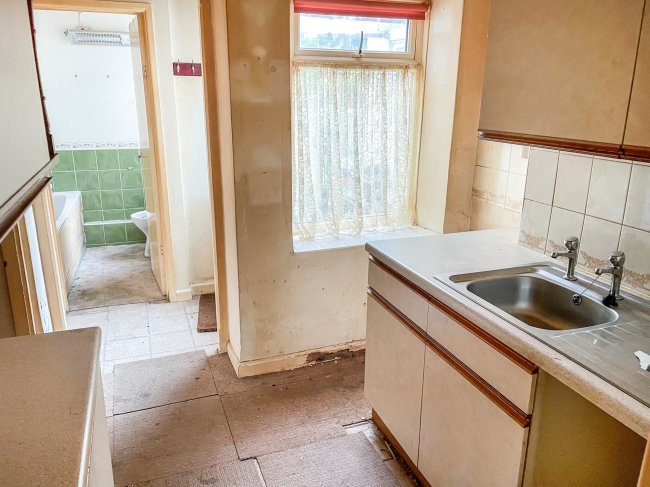 20 North Allington, Bridport, Dorset, DT6 5DY
 8