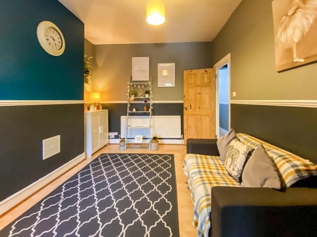 160A Links Road, Tooting, London SW17 9ES 
 5