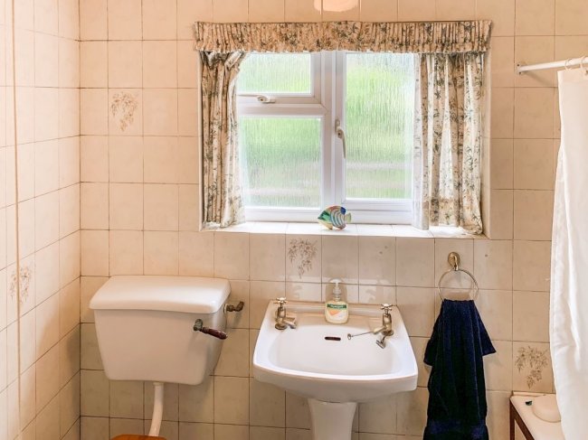 60 Bridge Road, Chertsey Surrey  KT16 8LA
 7