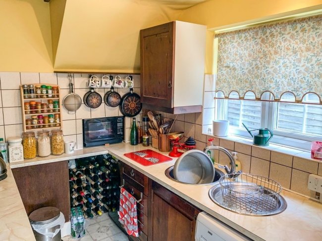 60 Bridge Road, Chertsey Surrey  KT16 8LA
 7