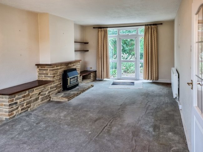 93 Evelyn Drive, Pinner, Middlesex HA5 4RN
 7