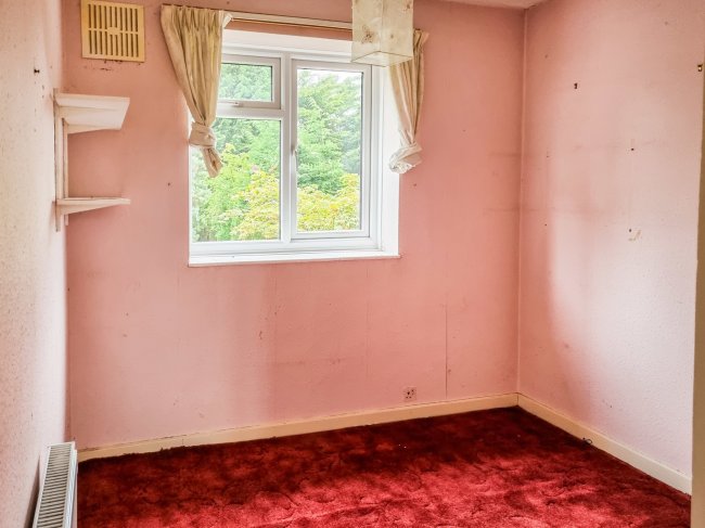 93 Evelyn Drive, Pinner, Middlesex HA5 4RN
 7