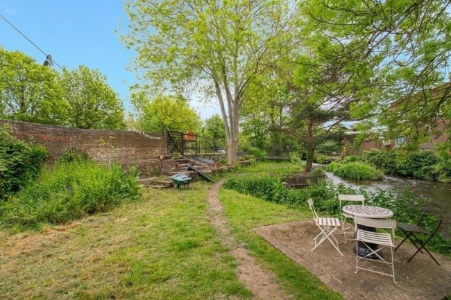 117 Church Street, Rickmansworth WD3 1JJ
 2