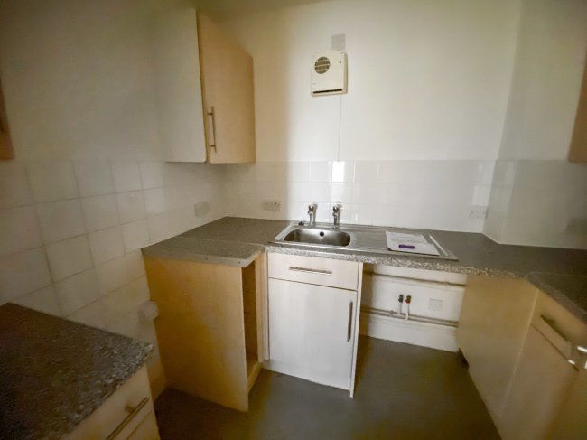 Flat 9 Frensham Court, Frensham Road, Southsea, PO4 8AQ 10