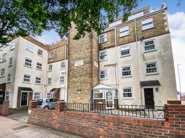 Flat 9 Frensham Court, Frensham Road, Southsea, PO4 8AQ 10