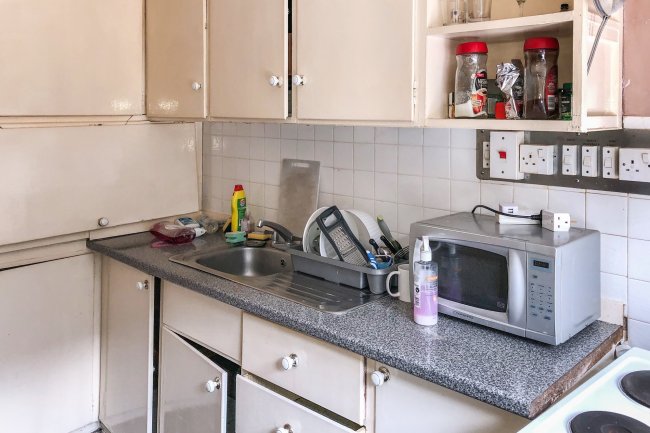 Flat 15, Fareham House, Marlowes, Hemel Hempstead, HP1 1DZ
 7