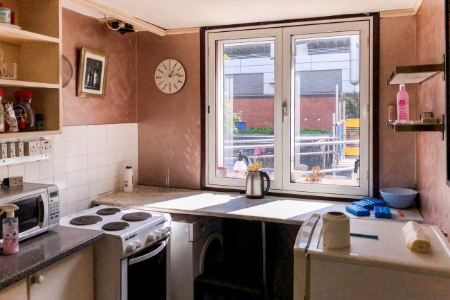 Flat 15, Fareham House, Marlowes, Hemel Hempstead, HP1 1DZ
 7