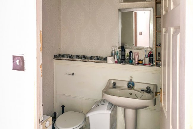 Flat 15, Fareham House, Marlowes, Hemel Hempstead, HP1 1DZ
 7