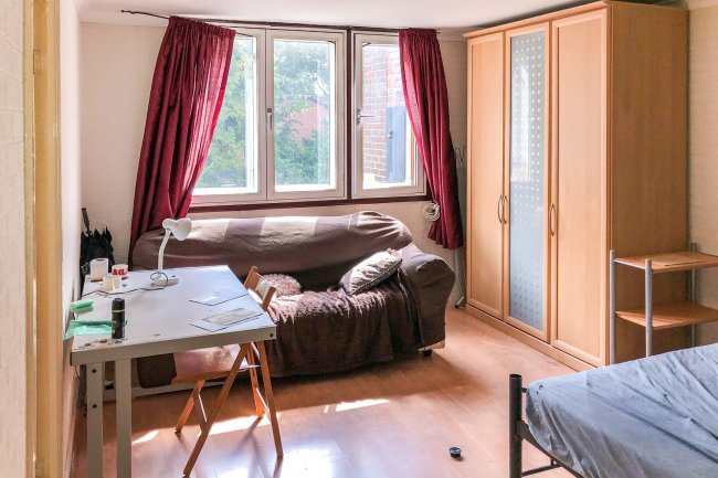 Flat 15, Fareham House, Marlowes, Hemel Hempstead, HP1 1DZ
 7