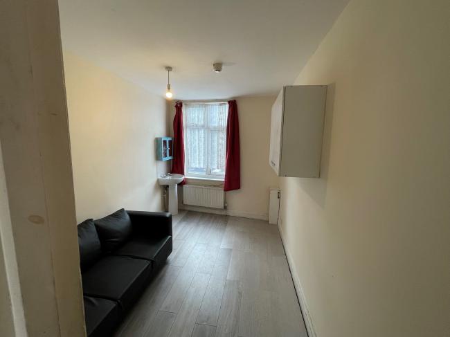 First and Second Floor Maisonette, 966 Uxbridge Road, Hayes, Middlesex, UB4 0RL 2