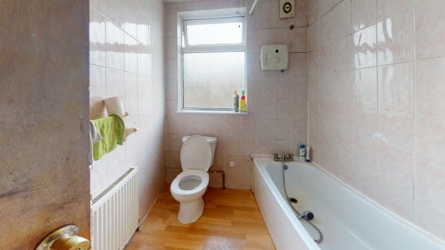 First and Second Floor Maisonette, 966 Uxbridge Road, Hayes, Middlesex, UB4 0RL 2