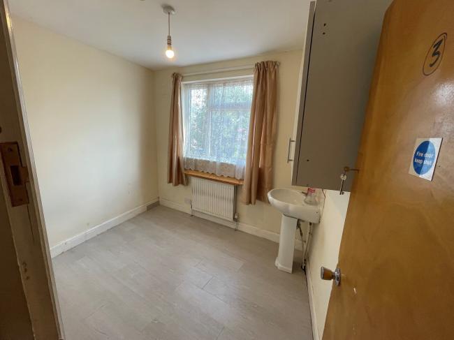 First and Second Floor Maisonette, 966 Uxbridge Road, Hayes, Middlesex, UB4 0RL 2