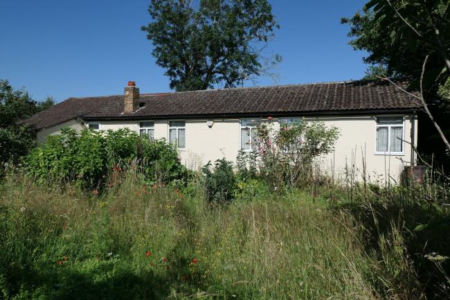 The Bungalow, 3 Sutton Lane, (entrance opposite Grasholm Way) Langley, Slough, Berkshire SL3 8AR 8