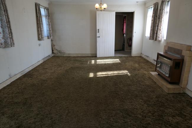 The Bungalow, 3 Sutton Lane, (entrance opposite Grasholm Way) Langley, Slough, Berkshire SL3 8AR 8