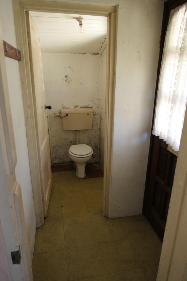 The Bungalow, 3 Sutton Lane, (entrance opposite Grasholm Way) Langley, Slough, Berkshire SL3 8AR 8