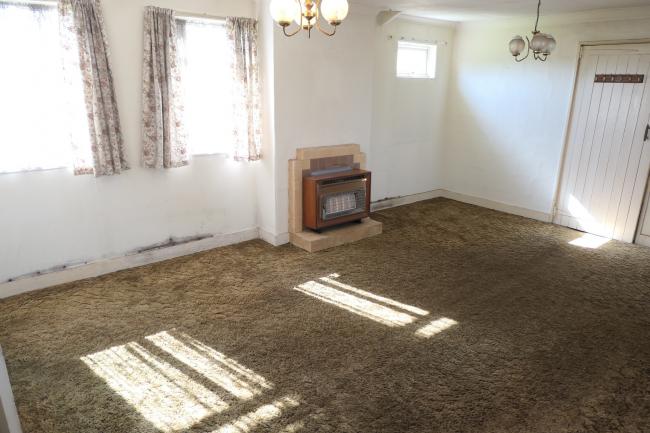 The Bungalow, 3 Sutton Lane, (entrance opposite Grasholm Way) Langley, Slough, Berkshire SL3 8AR 8