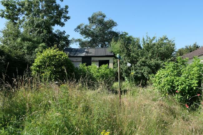 The Bungalow, 3 Sutton Lane, (entrance opposite Grasholm Way) Langley, Slough, Berkshire SL3 8AR 8