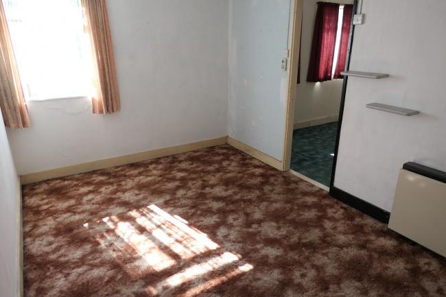 The Bungalow, 3 Sutton Lane, (entrance opposite Grasholm Way) Langley, Slough, Berkshire SL3 8AR 8