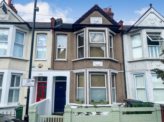 118B Erskine Road, Walthamstow, London E17 6SA
 9