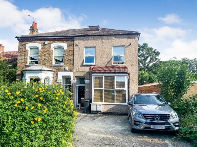 Flat 1, 2 Vallentin Road, Walthamstow, London E17 3JH
 6