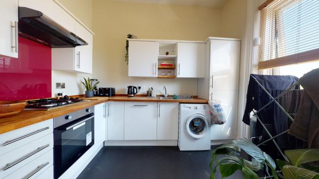 Flat D, 200 Vicarage Road, London E10 5DX
 9